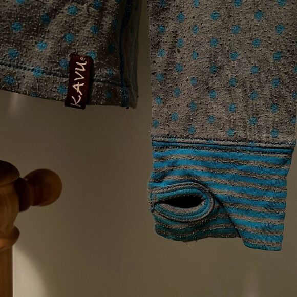 Kavu Women's Gray & Blue Polka Dot Button Front Pullover Top - Picture 4 of 9